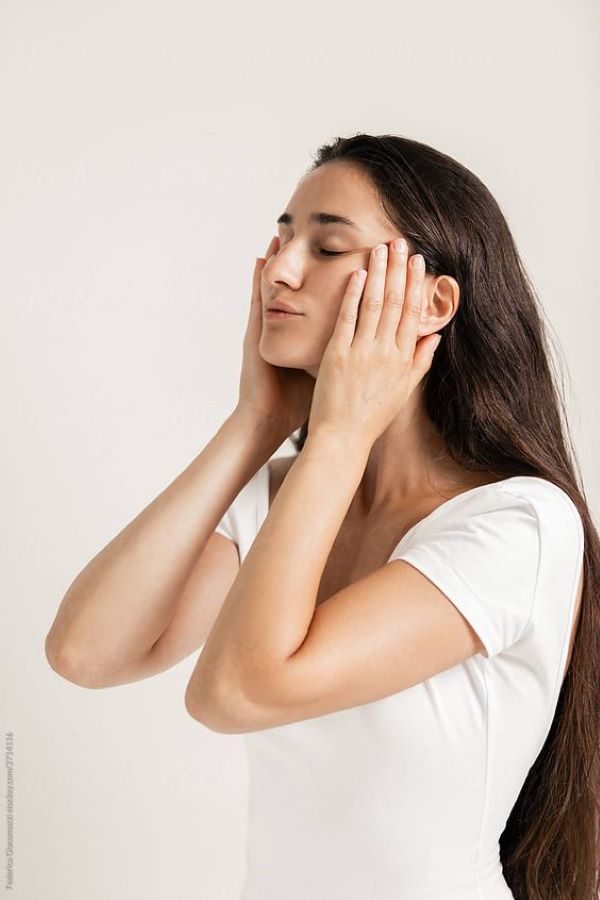 Căng thẳng kéo dài có thể làm da mặt đổ mồ hôi dầu