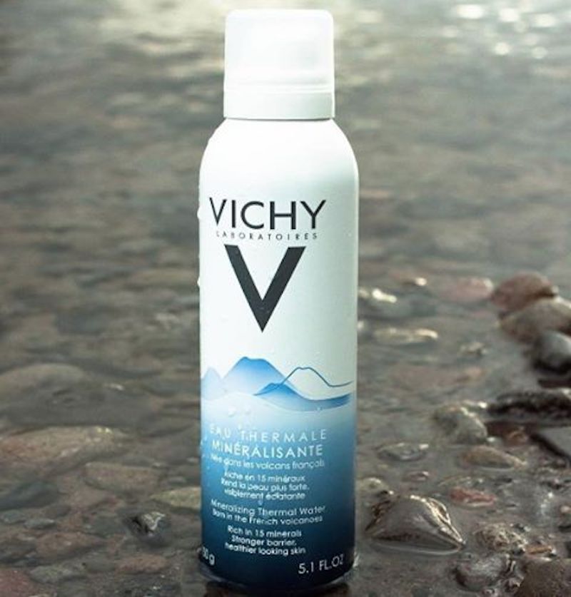 Làm dịu da với xịt khoáng Vichy Mineralizing Thermal Water