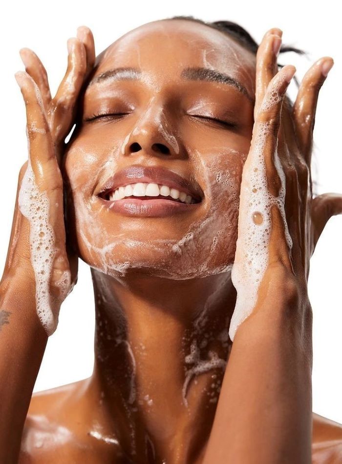 Làm sạch da để dễ dàng hấp thụ các dưỡng chất