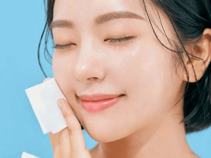 Kem chống nắng cho da mụn và các sản phẩm dưỡng da không thể thiếu
