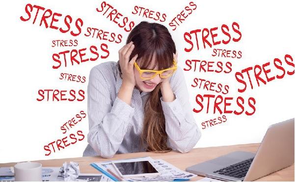 Stress cũng là nguyên nhân khiến da tiết nhiều dầu