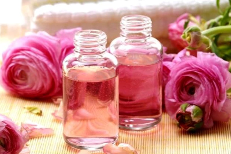 Tinh chất hoa hồng thường có trong các loại nước tẩy trang tốt