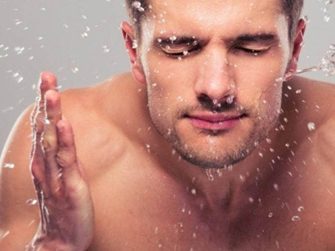 Sữa rửa mặt nam giới: Bí quyết để có một làn da hoàn hảo cho cánh mày râu