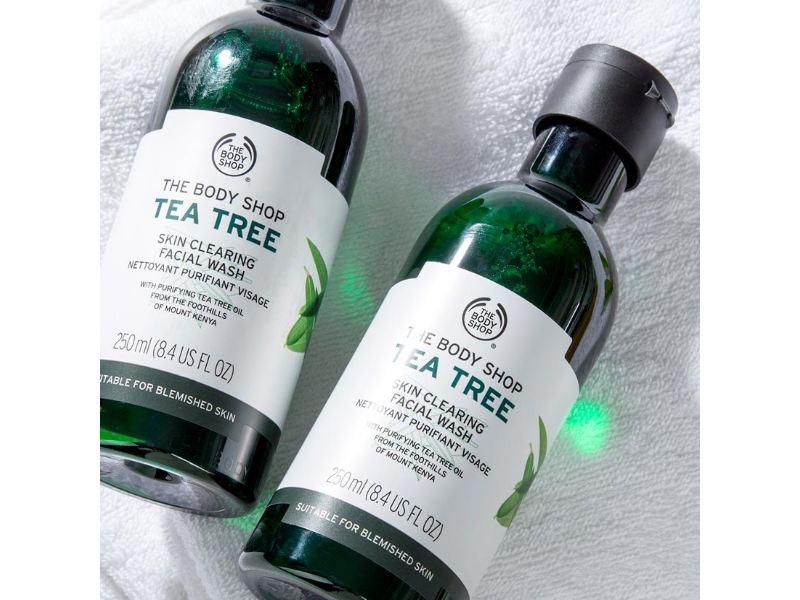Sữa rửa mặt The Body Shop Tea Tree Skin Clearing Facial Wash