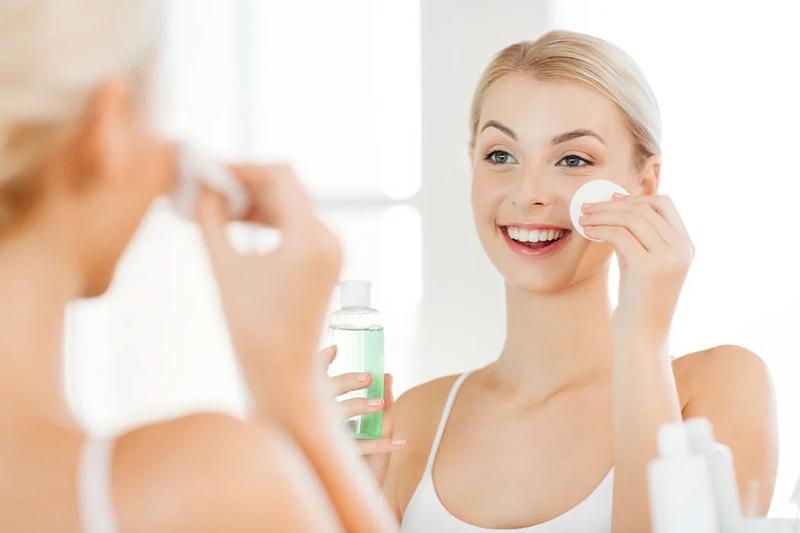 Nước hoa hồng cho da dầu mụn liệu có cần thiết trong quy trình chăm sóc da?