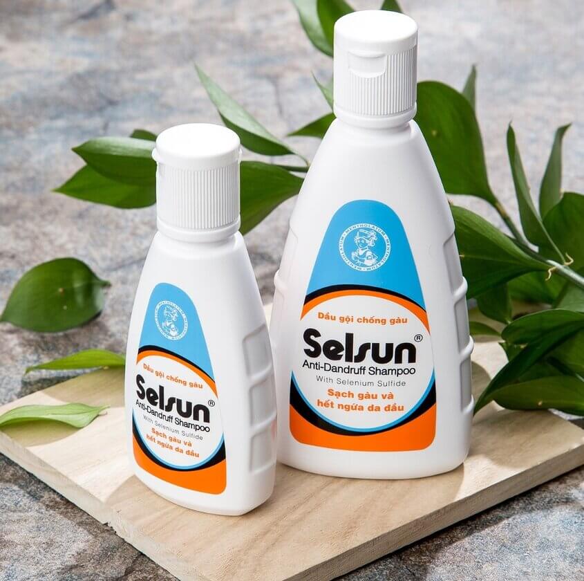 Dầu gội đặc trị gàu Selsun giúp làm sạch vảy nấm và hạn chế gàu