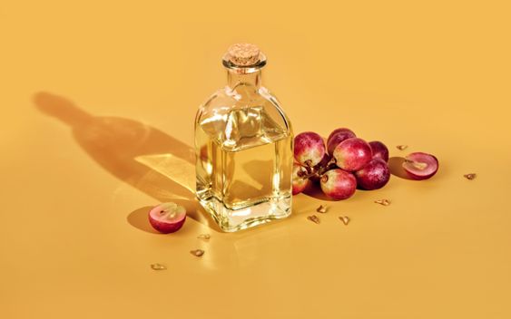 Tinh dầu từ hạt nho được sử dụng nhiều trong các loại mỹ phẩm lành tính