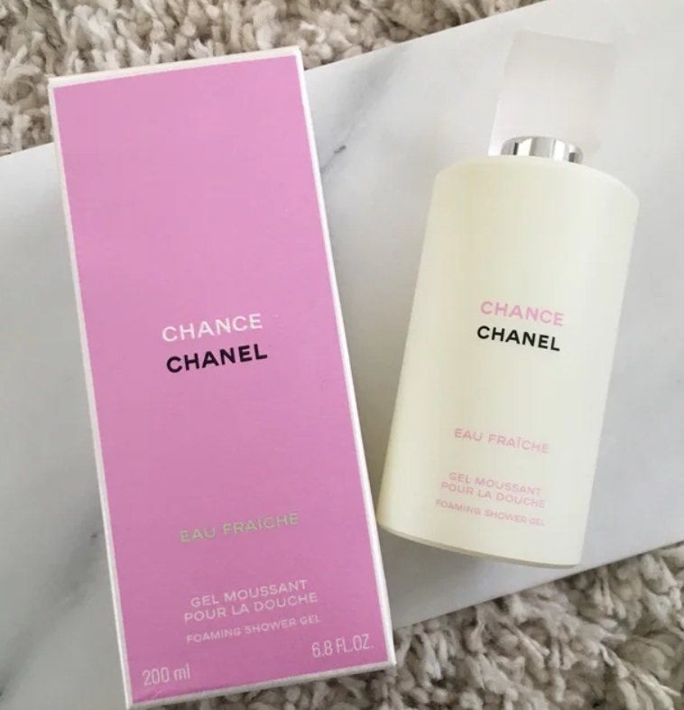 Gel tắm Chanel Chance Eau Fraiche với hương thơm quý phái.