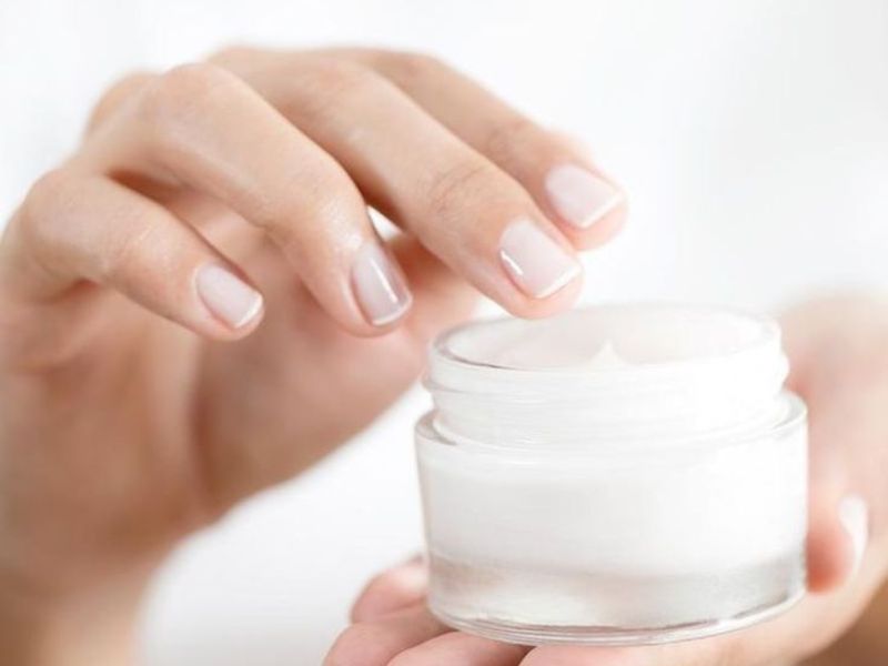 Kem dưỡng ẩm là bước không nên bỏ qua trong chu trình chăm sóc da vào ban đêm
