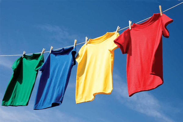 Lựa chọn quần áo sạch mỗi ngày giúp khử mùi hôi cơ thể tại nhà