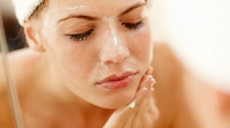 Sữa rửa mặt giúp làm sạch sâu và điều tiết sản xuất dầu trên da