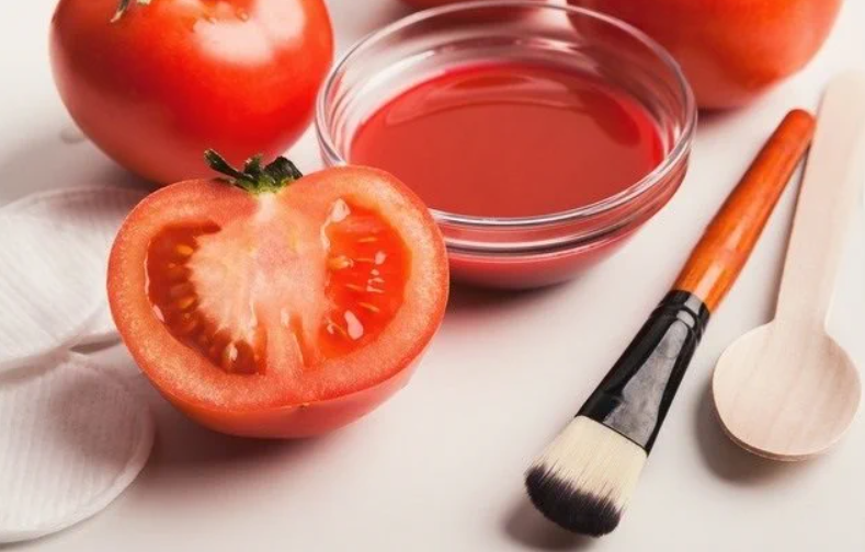 Sử dụng mặt nạ cà chua để trị da nhờn hiệu quả tại nhà